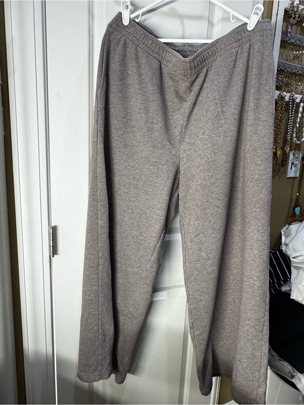 American Eagle Outfitters Wide Leg Sweatpants in Heather Taupe